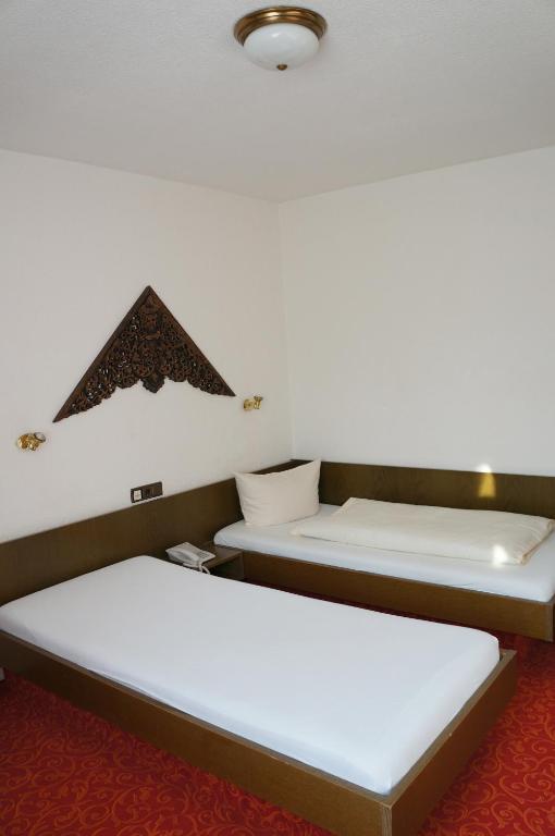 Hotel Pfauen Umkirch Room photo